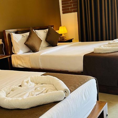 Hotel Heladiv Anuradhapura Bagian luar foto