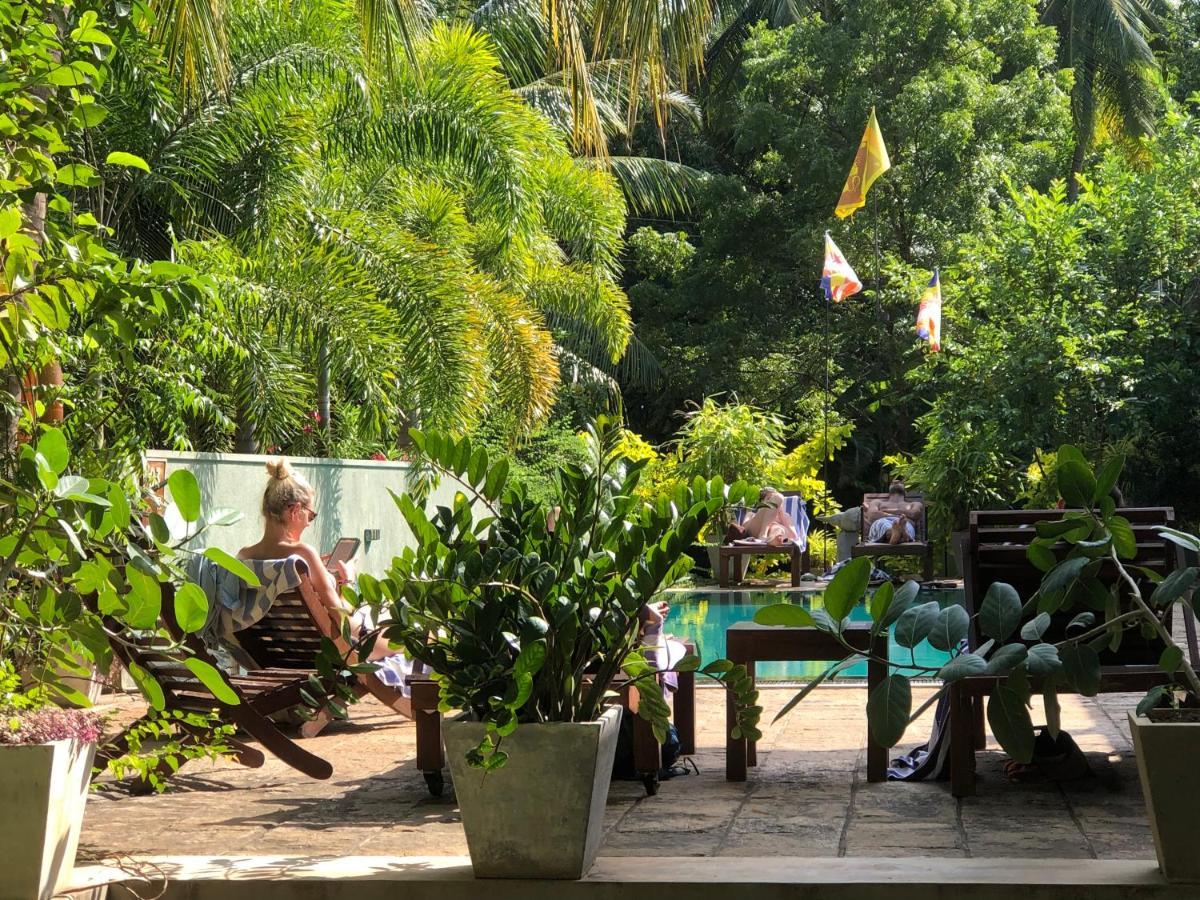 Hotel Heladiv Anuradhapura Bagian luar foto