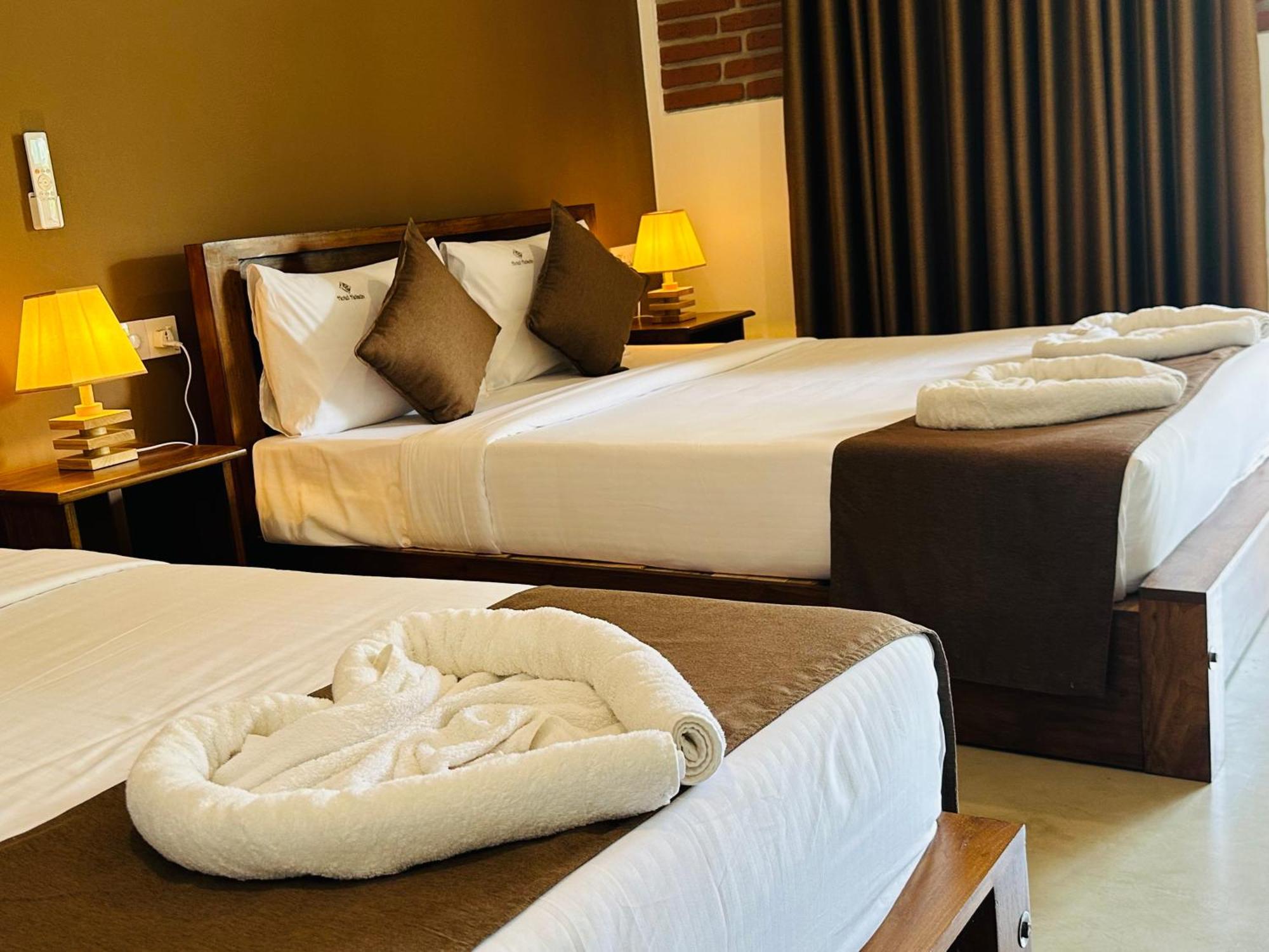 Hotel Heladiv Anuradhapura Bagian luar foto