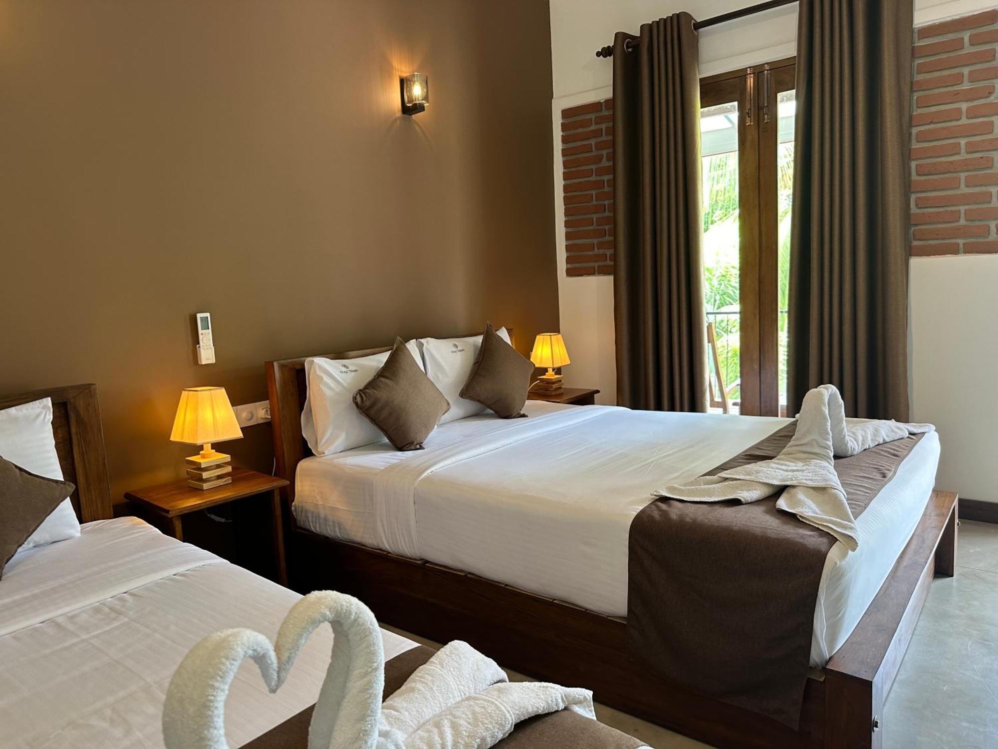 Hotel Heladiv Anuradhapura Bagian luar foto