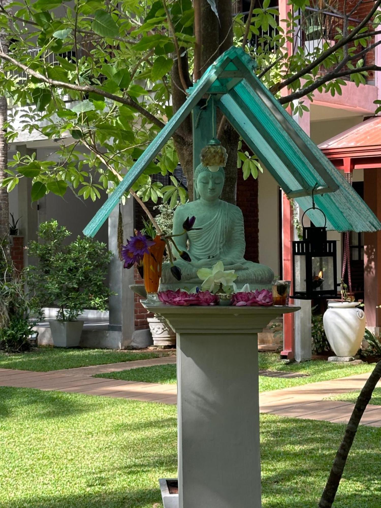 Hotel Heladiv Anuradhapura Bagian luar foto