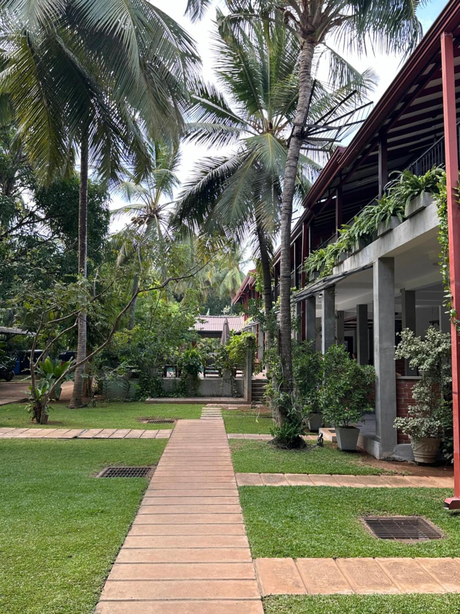 Hotel Heladiv Anuradhapura Bagian luar foto