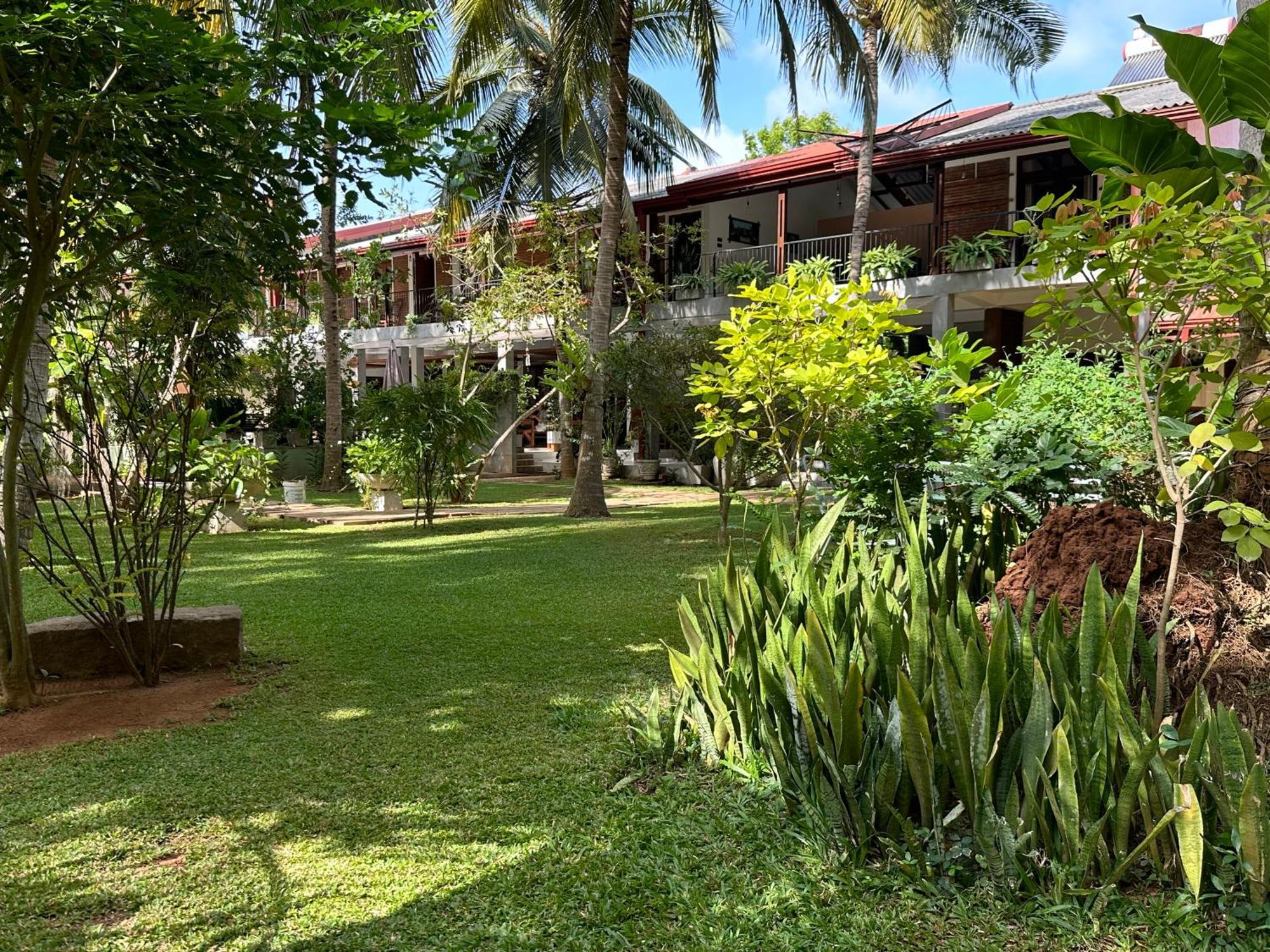 Hotel Heladiv Anuradhapura Bagian luar foto