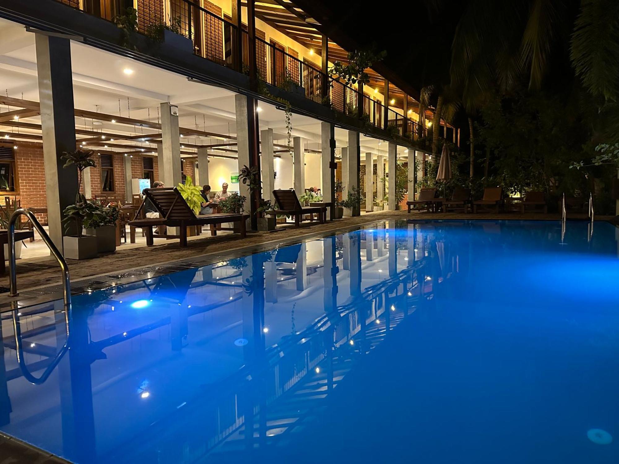 Hotel Heladiv Anuradhapura Bagian luar foto