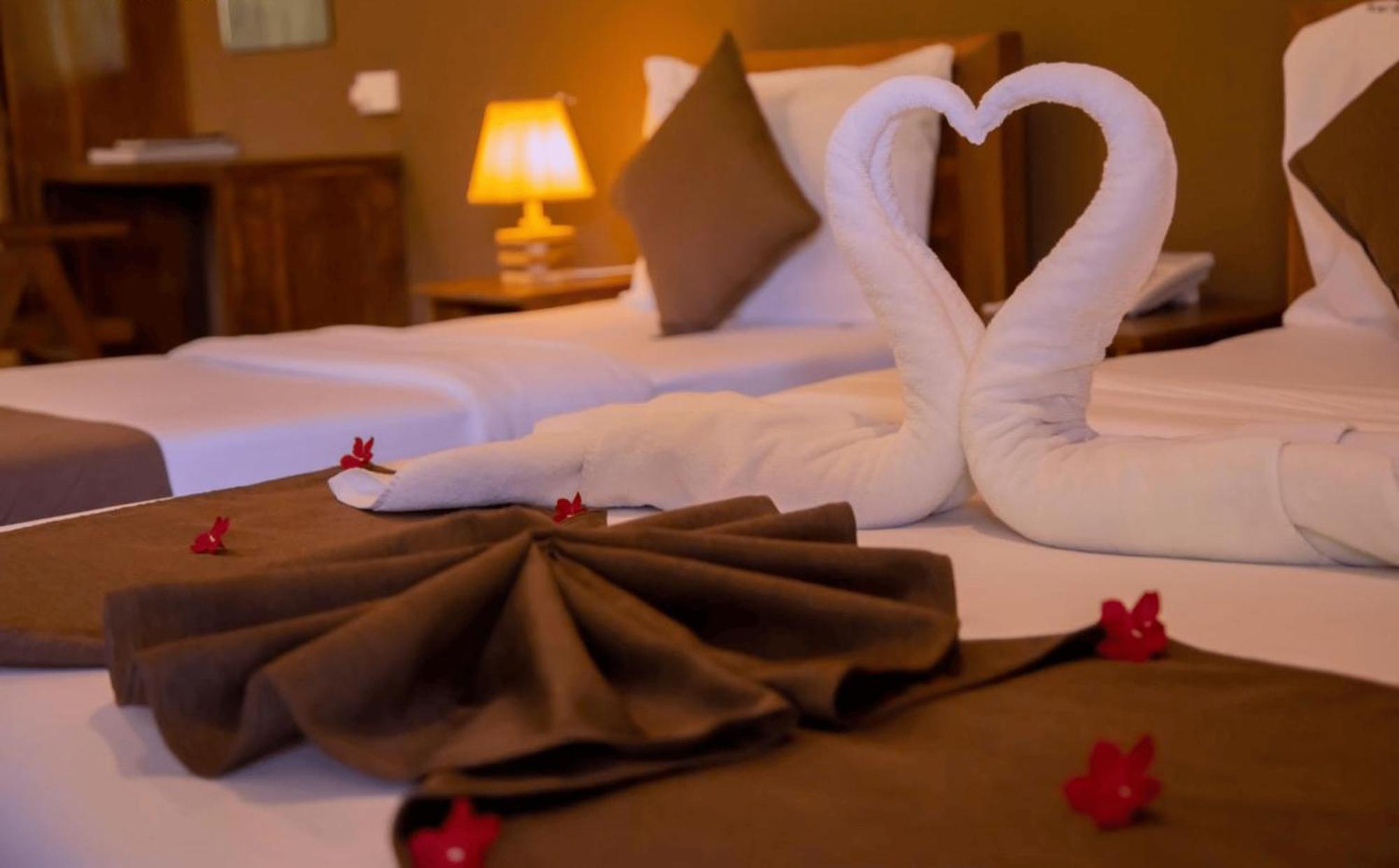 Hotel Heladiv Anuradhapura Bagian luar foto