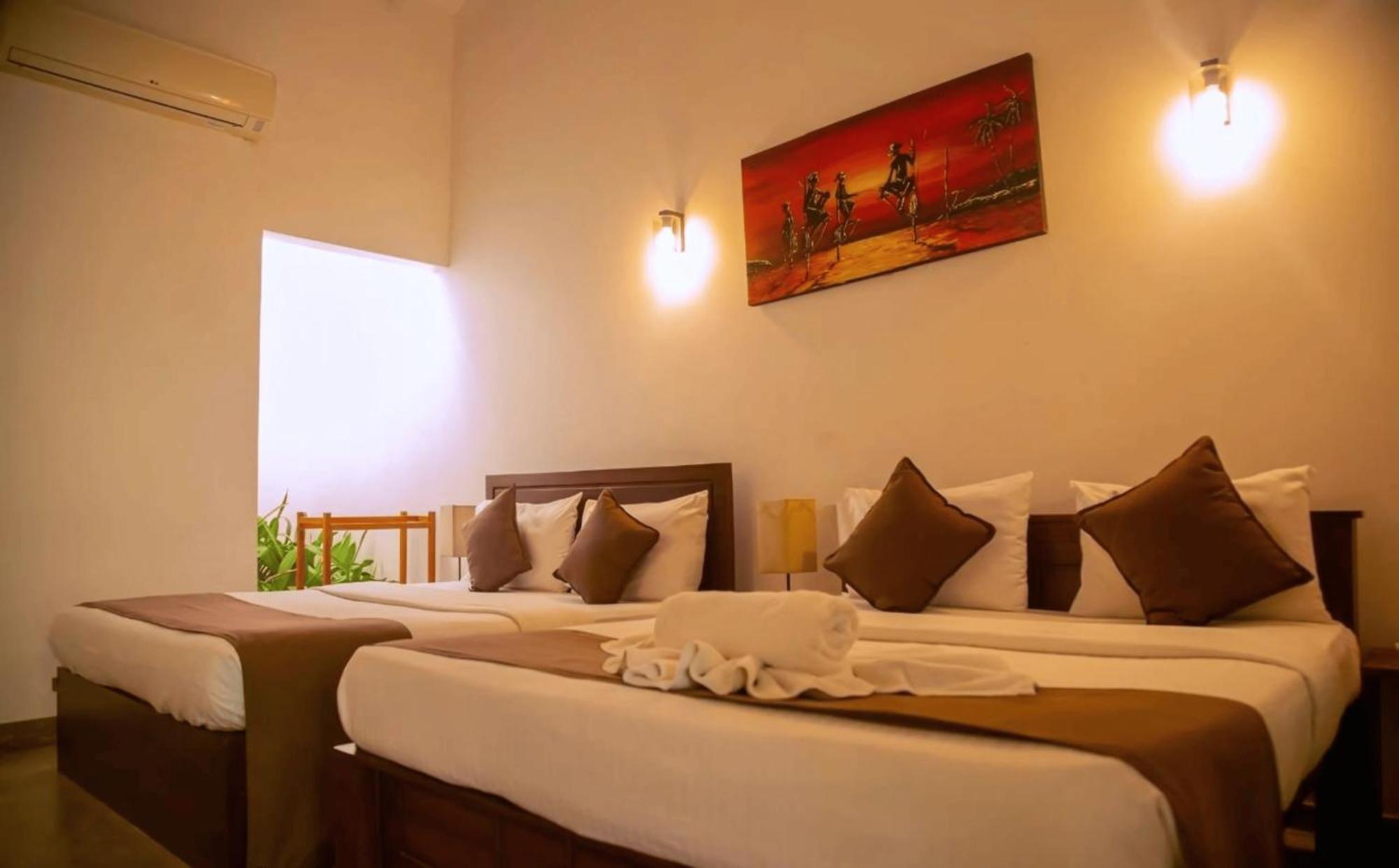 Hotel Heladiv Anuradhapura Bagian luar foto