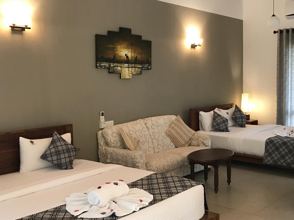Hotel Heladiv Anuradhapura Bagian luar foto