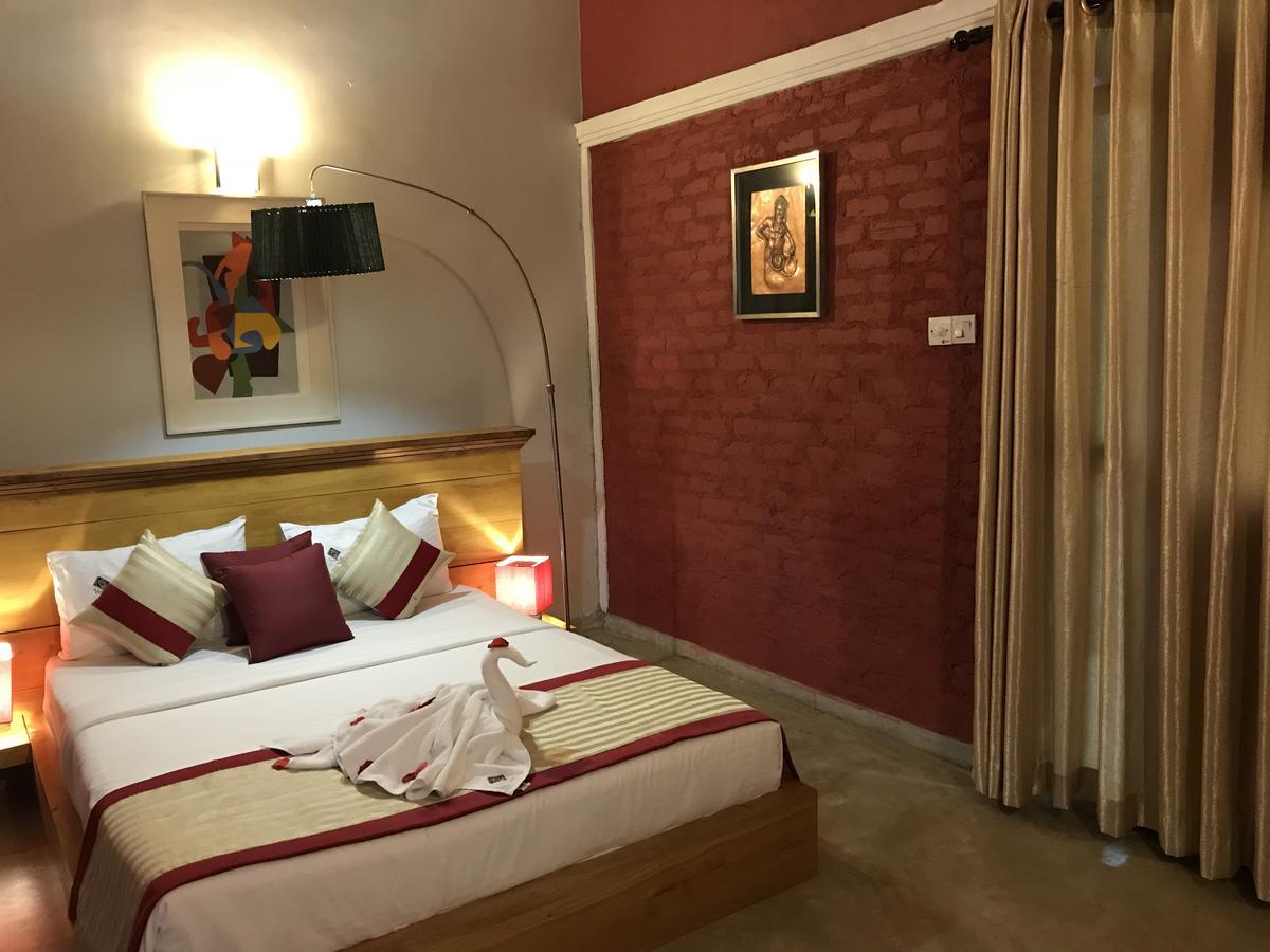 Hotel Heladiv Anuradhapura Bagian luar foto